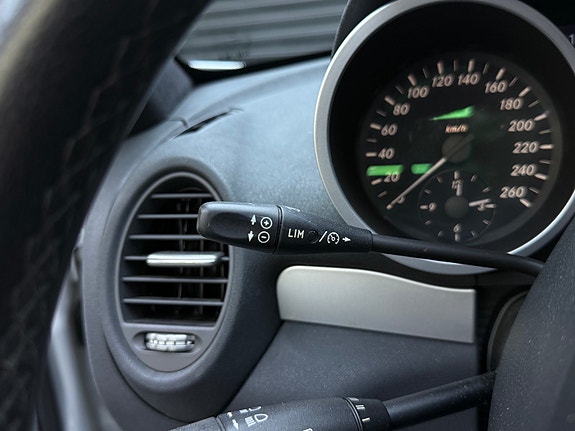 Mercedes-Benz SLK350 17 of 30