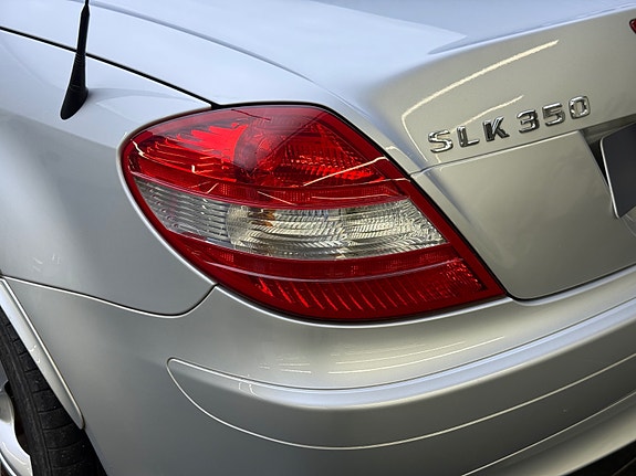 Mercedes-Benz SLK350 9 of 30