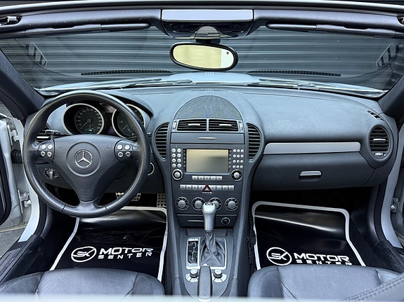 Mercedes-Benz SLK350 11 of 30