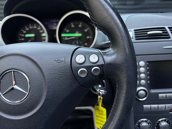 Mercedes-Benz SLK350 16 of 30