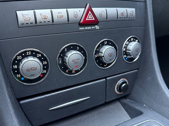 Mercedes-Benz SLK350 20 of 30