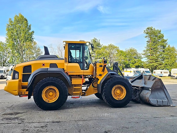 Volvo L120H, 2018 mod, 9960 timer, spakstyring, 3. funksjon, vekt med skriver, sentralsmøring, Volvo skuff, BM-feste 6 of 30