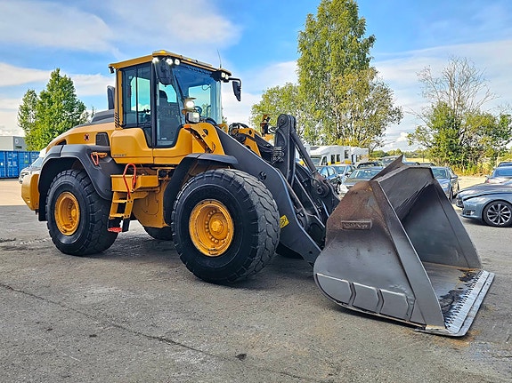 Volvo L120H, 2018 mod, 9960 timer, spakstyring, 3. funksjon, vekt med skriver, sentralsmøring, Volvo skuff, BM-feste 7 of 30