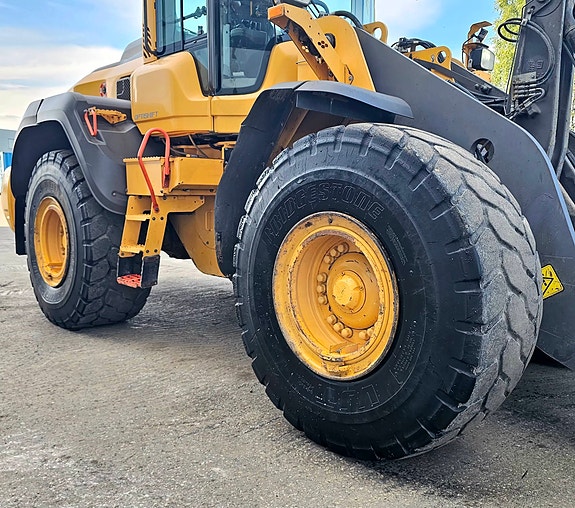 Volvo L120H, 2018 mod, 9960 timer, spakstyring, 3. funksjon, vekt med skriver, sentralsmøring, Volvo skuff, BM-feste 14 of 30