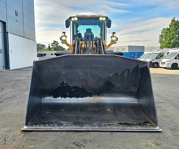 Volvo L120H, 2018 mod, 9960 timer, spakstyring, 3. funksjon, vekt med skriver, sentralsmøring, Volvo skuff, BM-feste 8 of 30