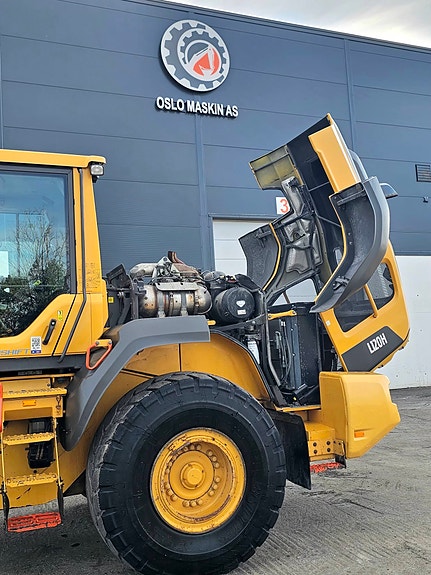 Volvo L120H, 2018 mod, 9960 timer, spakstyring, 3. funksjon, vekt med skriver, sentralsmøring, Volvo skuff, BM-feste 25 of 30