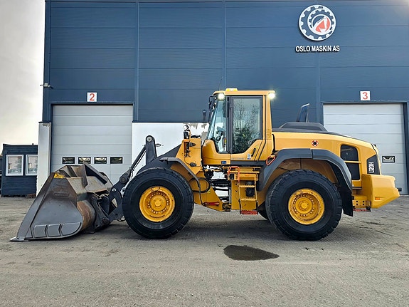 Volvo L120H, 2018 mod, 9960 timer, spakstyring, 3. funksjon, vekt med skriver, sentralsmøring, Volvo skuff, BM-feste 2 of 30