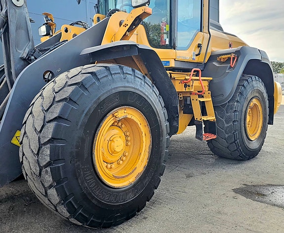 Volvo L120H, 2018 mod, 9960 timer, spakstyring, 3. funksjon, vekt med skriver, sentralsmøring, Volvo skuff, BM-feste 15 of 30