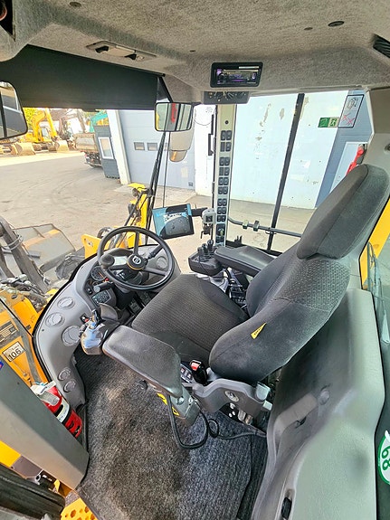 Volvo L120H, 2018 mod, 9960 timer, spakstyring, 3. funksjon, vekt med skriver, sentralsmøring, Volvo skuff, BM-feste 29 of 30