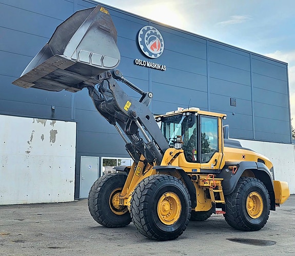 Volvo L120H, 2018 mod, 9960 timer, spakstyring, 3. funksjon, vekt med skriver, sentralsmøring, Volvo skuff, BM-feste 23 of 30