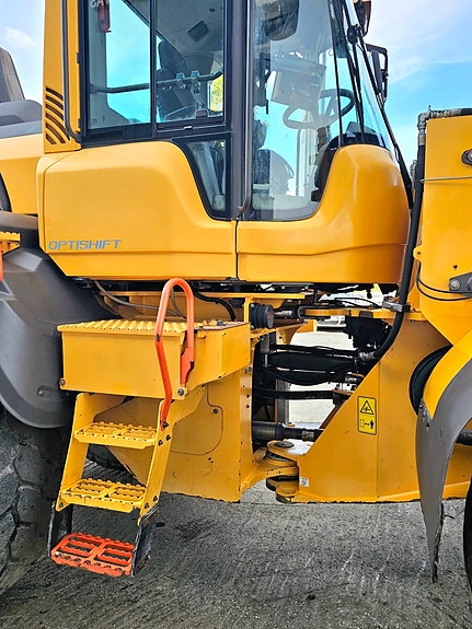 Volvo L120H, 2018 mod, 9960 timer, spakstyring, 3. funksjon, vekt med skriver, sentralsmøring, Volvo skuff, BM-feste 21 of 30