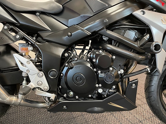 Suzuki GSR 750 A *** NYE DEKK * SERVICE/GARANTI *** 16 of 30