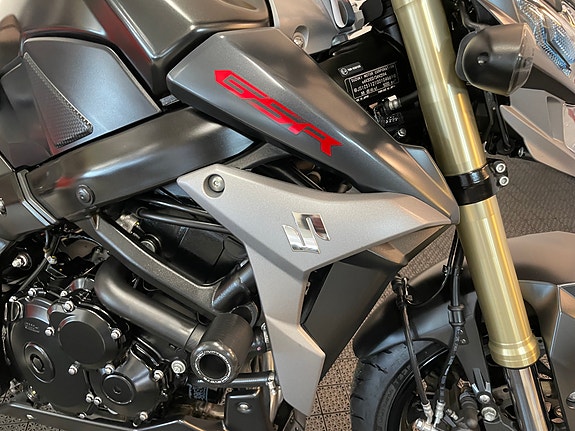 Suzuki GSR 750 A *** NYE DEKK * SERVICE/GARANTI *** 22 of 30