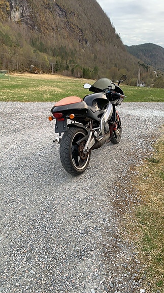 Aprilia RS 125 R 2 of 5
