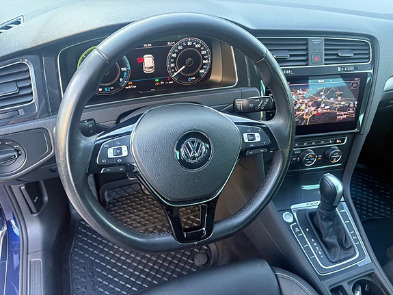 Volkswagen e-Golf VII 11 of 30