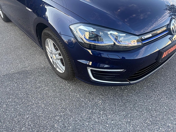 Volkswagen e-Golf VII 22 of 30