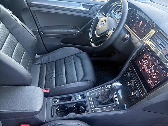 Volkswagen e-Golf VII 17 of 30