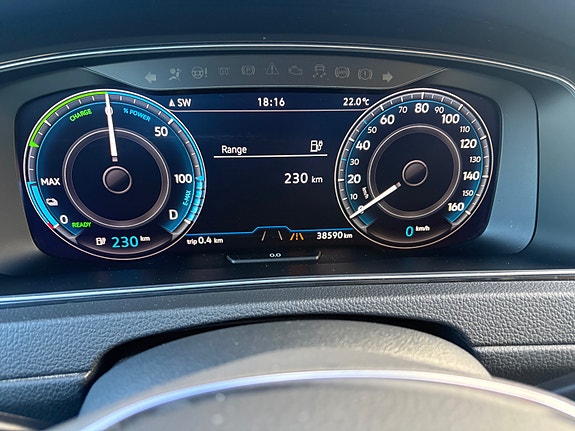 Volkswagen e-Golf VII 10 of 30