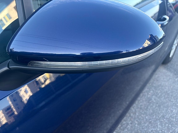 Volkswagen e-Golf VII 27 of 30