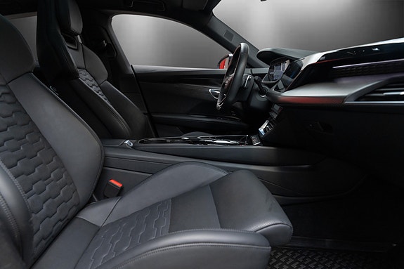 Audi e-tron GT 28 of 30