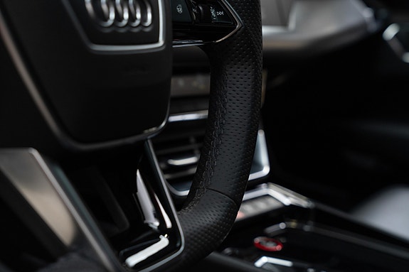 Audi e-tron GT 21 of 30