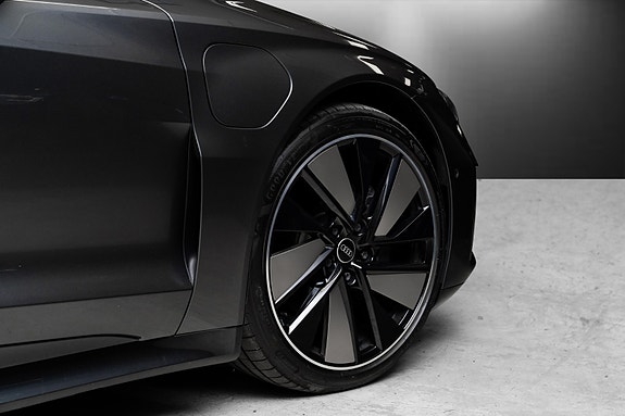 Audi e-tron GT 9 of 30
