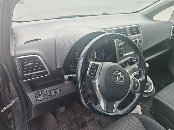 Toyota Verso-S 4 of 5
