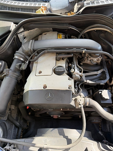 Mercedes-Benz CLK200 9 of 13