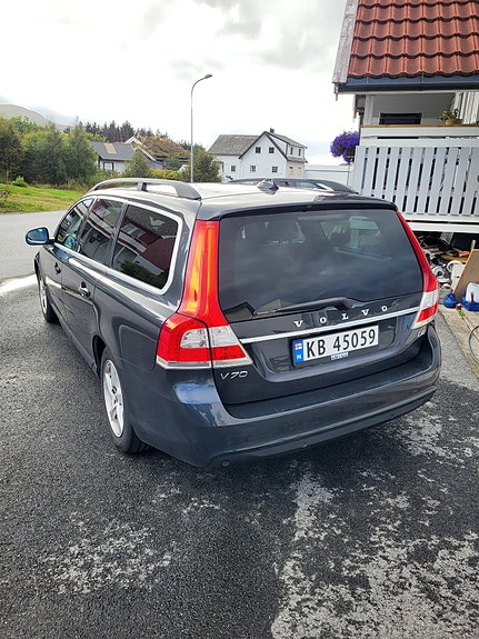 Volvo V70 2 of 18