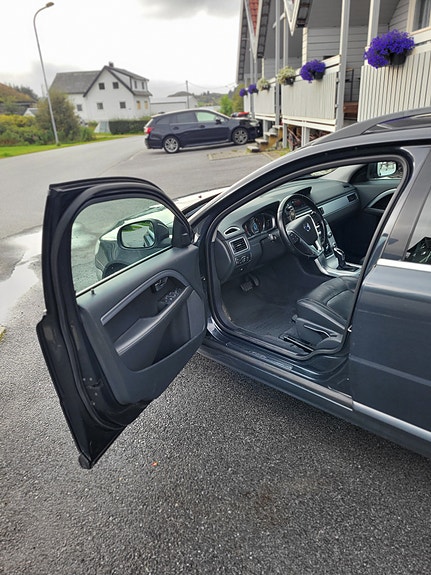 Volvo V70 4 of 18