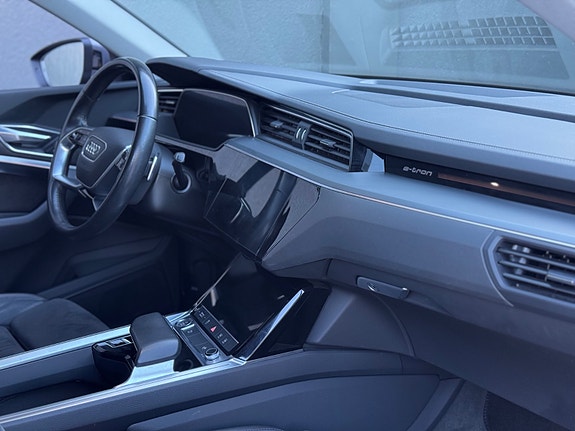 Audi e-tron 14 of 30