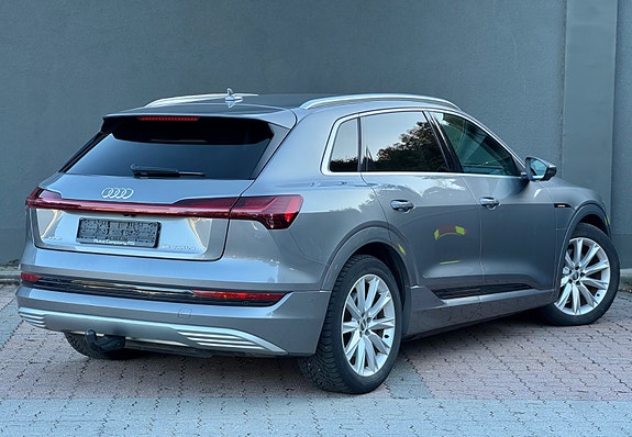 Audi e-tron 9 of 30