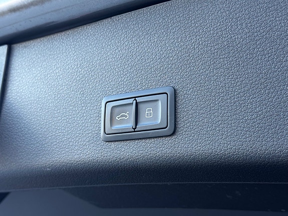 Audi e-tron 13 of 30