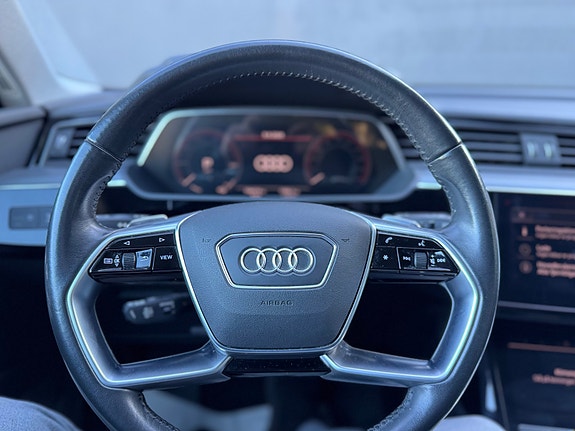 Audi e-tron 27 of 30