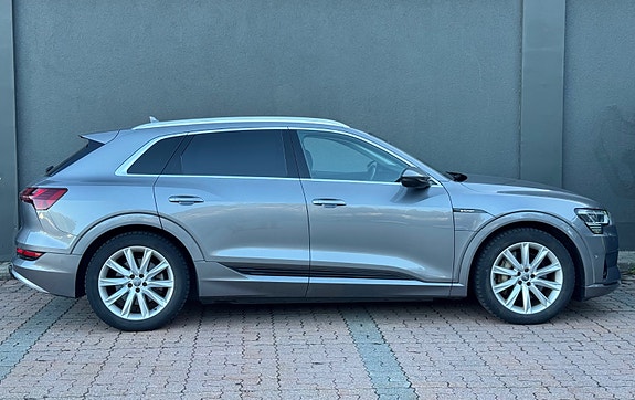 Audi e-tron 7 of 30