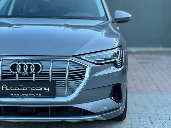 Audi e-tron 4 of 30