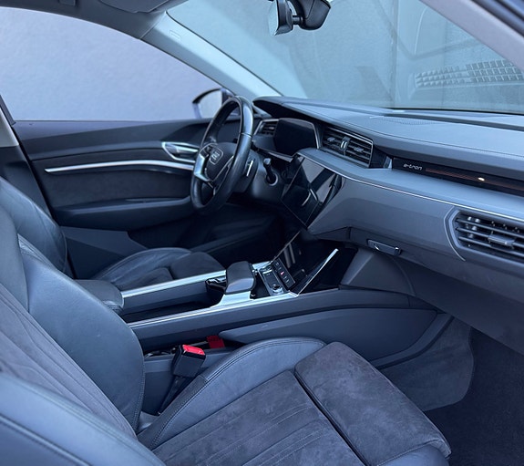 Audi e-tron 15 of 30