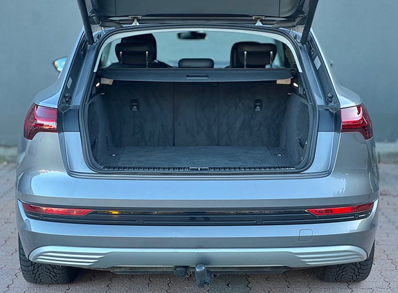 Audi e-tron 11 of 30