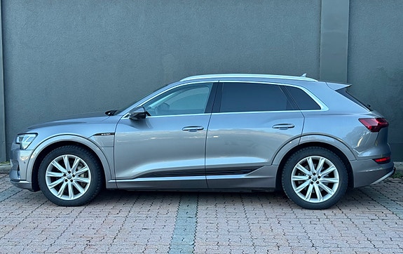 Audi e-tron 6 of 30
