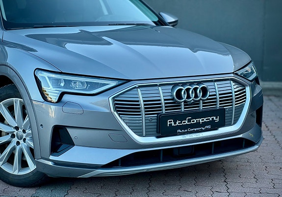 Audi e-tron 2 of 30