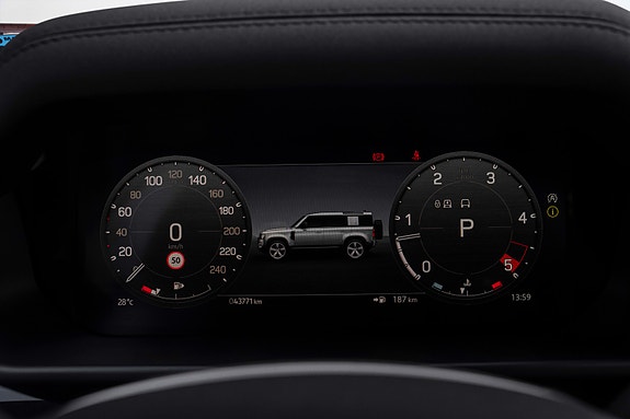 Land Rover Defender 110 21 of 30