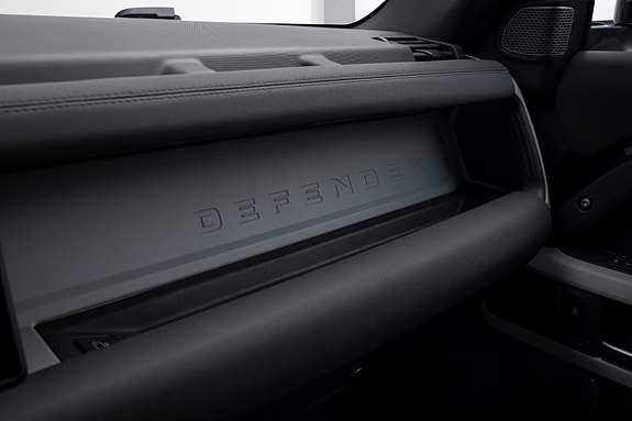 Land Rover Defender 110 29 of 30