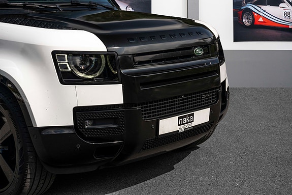 Land Rover Defender 110 2 of 30