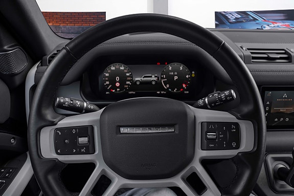 Land Rover Defender 110 20 of 30
