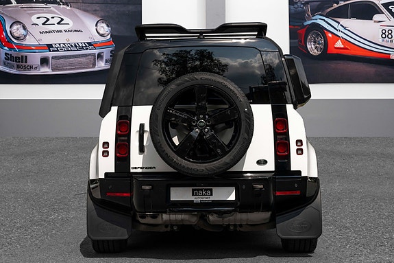 Land Rover Defender 110 10 of 30