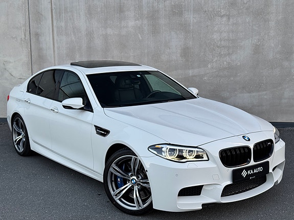 BMW M5 3 of 30