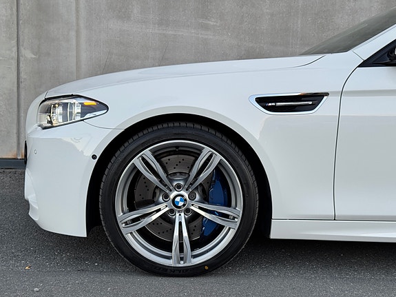 BMW M5 11 of 30