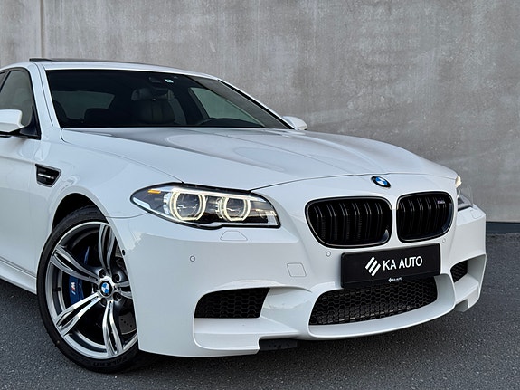 BMW M5 2 of 30