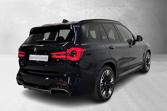 BMW iX3 4 of 25