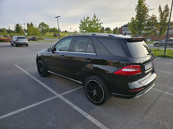 Mercedes-Benz ML250 9 of 30